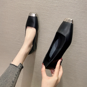 浅口软底单鞋女2024春季韩版新款金属方头软皮平跟低跟套脚奶奶鞋