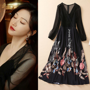 黑纱连衣裙长袖