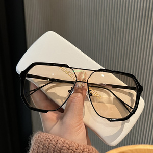 2022年新款高级感太阳眼镜男款个性连体镜片大框墨镜女防紫外线潮
