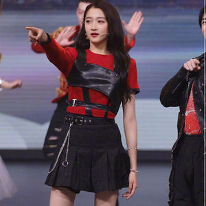 王牌对王牌关晓彤同款衣服红色t恤上衣pu皮马甲印花半身裙套装潮