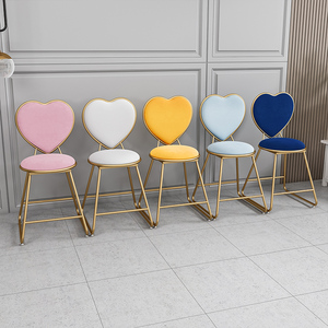 北欧创意心形椅铁艺餐椅美甲咖啡休闲椅金色梳妆台椅简约绒布椅子