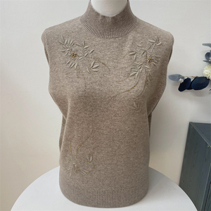 中年妈妈秋冬装100纯羊毛半高领打底衫中老年女装加大码绣花毛衣