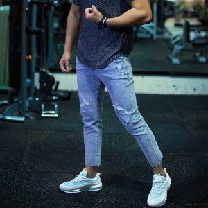 健身运动牛仔裤深蹲紧身长裤肌肉男狗破洞弹力健美九分小脚裤春夏