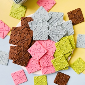 蛋糕装饰饼干装饰薄脆方形粉色巧克力甜品冰淇淋摆件毛巾卷插件