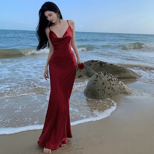复古法式长款荡领醋酸缎面红色吊带连衣裙女旅游海边度假风礼服裙