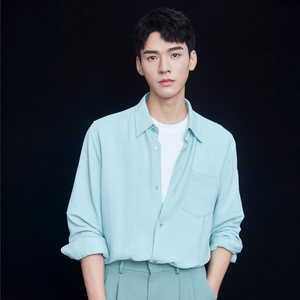 我是女演员龚俊同款衣服2021薄荷绿长袖衬衫宽松冰丝休闲衬衣上衣