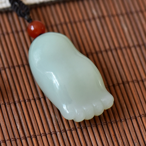 新疆和田玉富足挂件羊脂玉带翠佛脚知足常乐小脚丫吊坠宝宝保平安