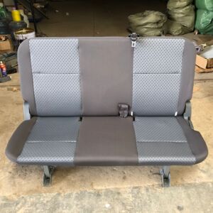 五菱之光6389后排座椅可折叠前翻五菱之光6389后排三人座椅