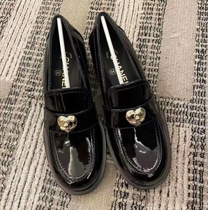 chanel香奈儿 2022秋冬新款黑色漆皮爱心乐福鞋方媛同款