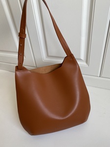 尧尧 原 22年新款女装简约托尼包仙人掌皮革流浪汉单肩手提包