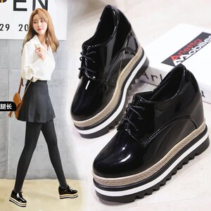 潮牌春秋新款单鞋内增高10cm韩版厚底松糕鞋坡跟黑色亮皮时尚女鞋