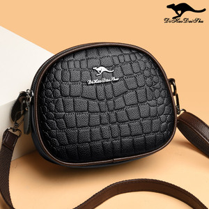 正品袋鼠真皮质感斜挎包女2022新款中年妈妈简约轻便休闲单肩小包