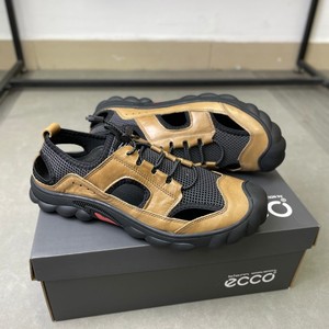 ecco洞洞鞋