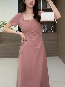 一片式系带方领压褶收腰连衣裙2024夏季新款韩版气质高级感长裙女