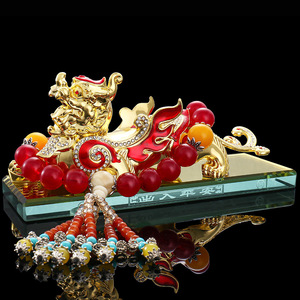 汽车摆件貔貅合金车载香水摆件麒麟高档男士保平安符车内装饰用品