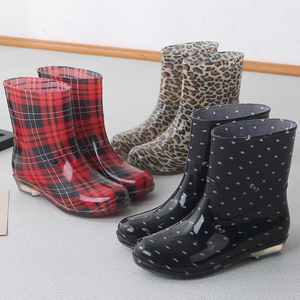 冬季新款雨鞋女中筒加绒保暖雨靴韩国时尚平跟防水防滑胶鞋套包邮