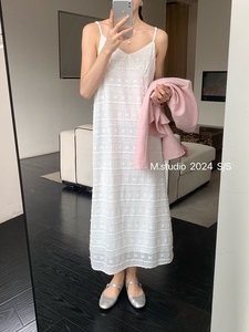 韩版内搭绣花条纹蕾丝白色吊带连衣裙女2024春季甜美温柔直筒长裙
