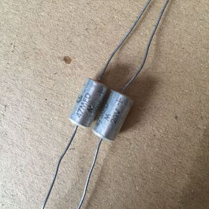 进口美国轴向银钽电容 20v47uf 476 直插卧式穿心钽电容