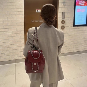 韩国小香风小众设计油蜡皮链条单肩包休闲时尚潮流女学生双肩书包