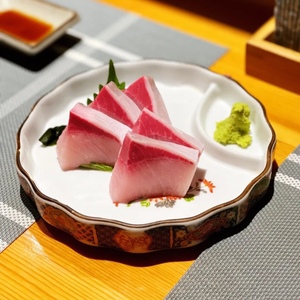 新中日式创意陶瓷餐具圆形双格炸物碟烧烤肉盘分格盘日本料理餐具