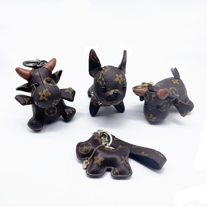 适用lv高级车钥匙扣挂件情侣老花皮小牛链牛气冲天挂饰牛年吉祥物