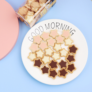 大份巧克力星星饼干五角星夹心饼干蛋糕装饰烘焙插件儿童零食盒装