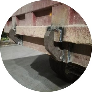 翻斗车后门自卸钩