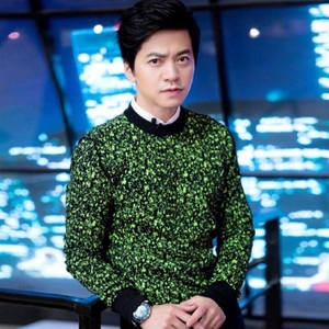 春季李健明星同款毛衣男绿色碎花潮流圆领套头上衣新款外穿针织衫