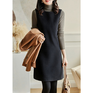 背心连衣裙外搭