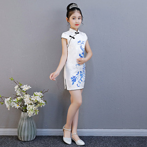 小女孩旗袍修身