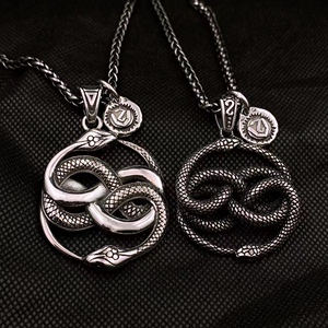 永恒之蛇乌洛波洛斯衔尾蛇复古吊坠钛钢项链男潮酷个性嘻哈毛衣链