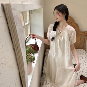 白色刺绣蕾丝连衣裙女2024夏季新款法式温柔风小清新初恋仙女裙子