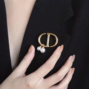 奥米迪奥欧美cd小珍珠胸针高级感小众设计冷淡风2024年新款饰品