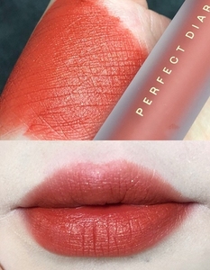 完美日记唇釉猪肝红