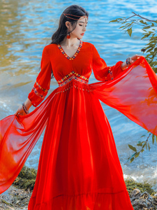 泰国三亚海边度假沙滩裙女海滩长裙云南旅游穿搭民族风红色连衣裙