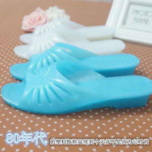 塑料拖鞋女夏居家鞋防滑坡跟家用复古中老年洗澡塑胶防臭浴室凉拖