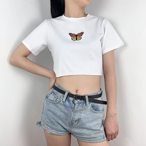 2019夏季港风蝴蝶刺绣露脐短袖高腰宽松漏肚脐白色短款t恤上衣女
