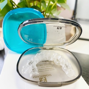 隐形牙套收纳盒便携随身牙套盒正畸牙齿保持器盒子可爱矫正器儿童