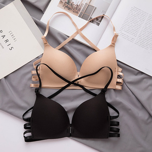 交叉肩带美背聚拢文胸