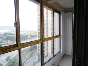 南京封闭阳台品牌门窗凤铝伟昌断桥高档移门豪华阳光房隐形纱窗