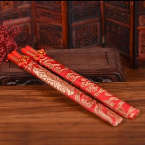 结婚红色木筷子新人对筷婚庆用品创意中式龙凤喜筷锦缎筷套回礼物
