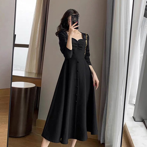 鸡心领赫本风黑色长袖连衣裙女秋季新款大码胖妹妹藏肉显瘦长裙子