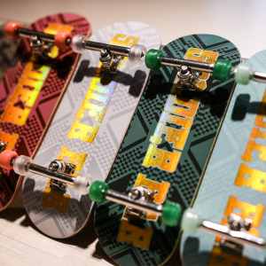 正品翻team手指滑板专业枫木10.5金箔系列儿童黑科技创意网红玩具