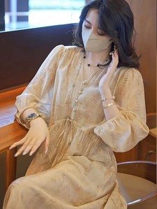 香港法式懒慵风V领连衣裙夏季新款设计感泡泡袖气质雪纺套装裙子