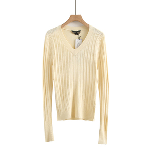 米色毛衣女宽松