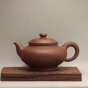 宜兴紫砂茶壶 助工吴建平(思源壶)清水泥 手工包真有证书