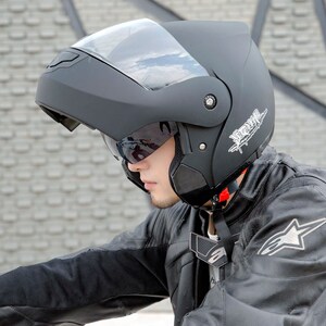 野马摩托车头盔男夏季全盔全覆式机车安全帽四季通用镜片揭面盔