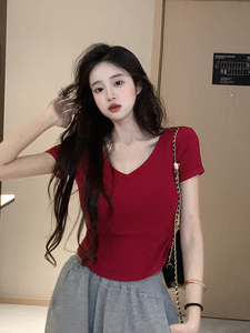 大码女装韩版胖MM修身显瘦纯色V领短款T恤夏季减龄简约时尚上衣潮