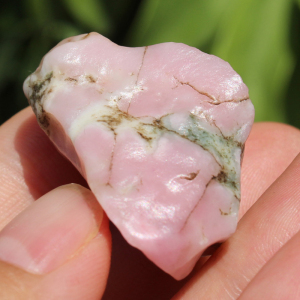 方言和田玉珍稀名品玉粉红色直闪石戈壁料桃花玉籽料原石玩料籽e1