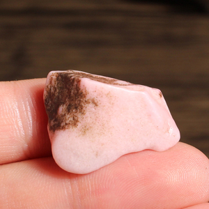 方言和田玉珍稀名品玉粉红色直闪石戈壁料桃花玉籽料原石玩料e